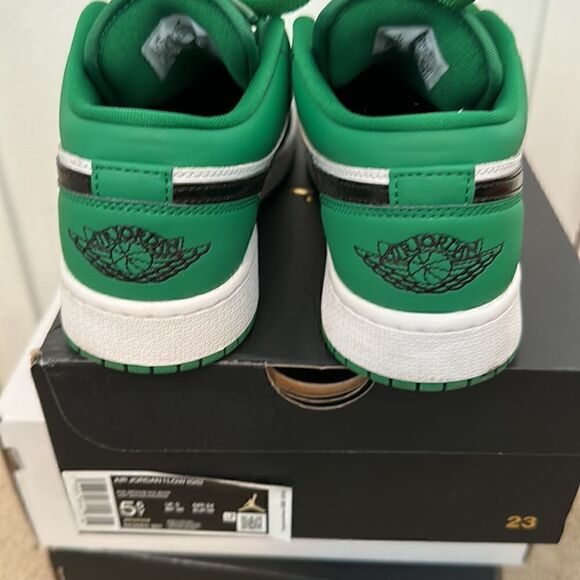 Nike green and white womens 7 youth 5.5 - Picture 3 of 8